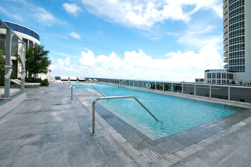 Trump Towers Sunny Isles pool
