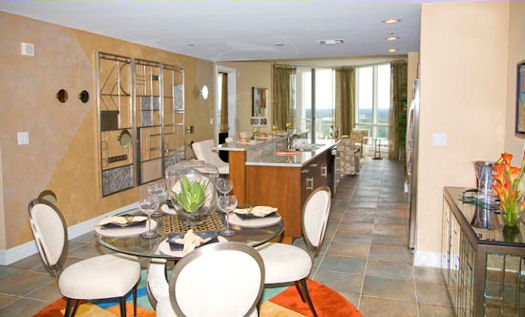 Water's Edge, dining room