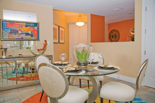 Water's Edge, dining room